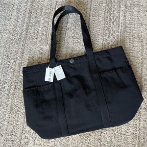 Lululemon Daily Multi-Pocket Tote Bag 20L NWT